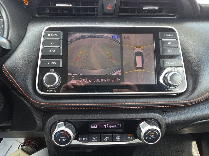 Nissan Kicks Vehicle Full-screen Gallery Image 17