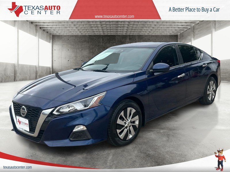 Nissan Altima Vehicle Full-screen Gallery Image 2
