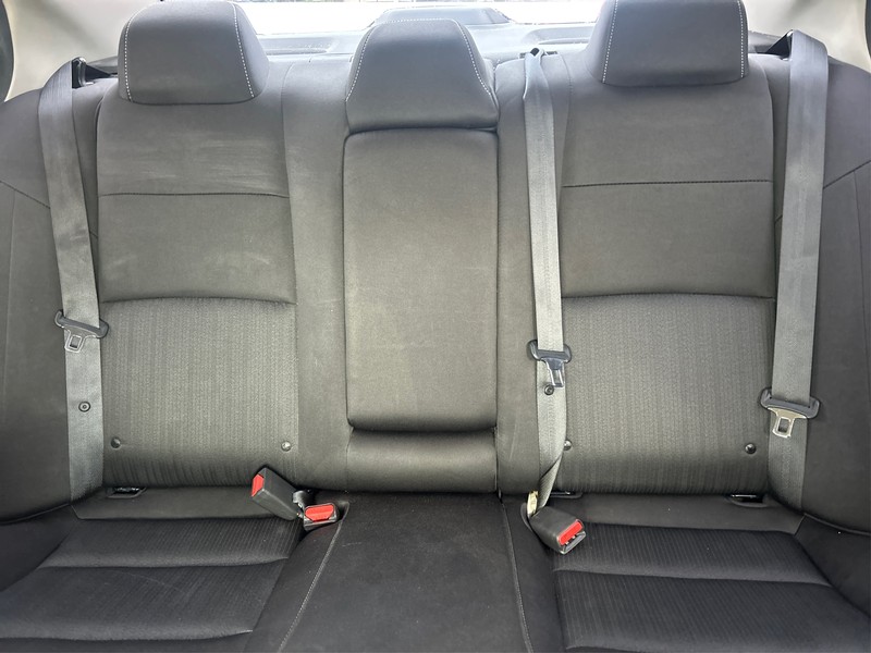 Nissan Altima Vehicle Full-screen Gallery Image 13