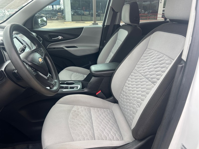 Chevrolet Equinox Vehicle Full-screen Gallery Image 9