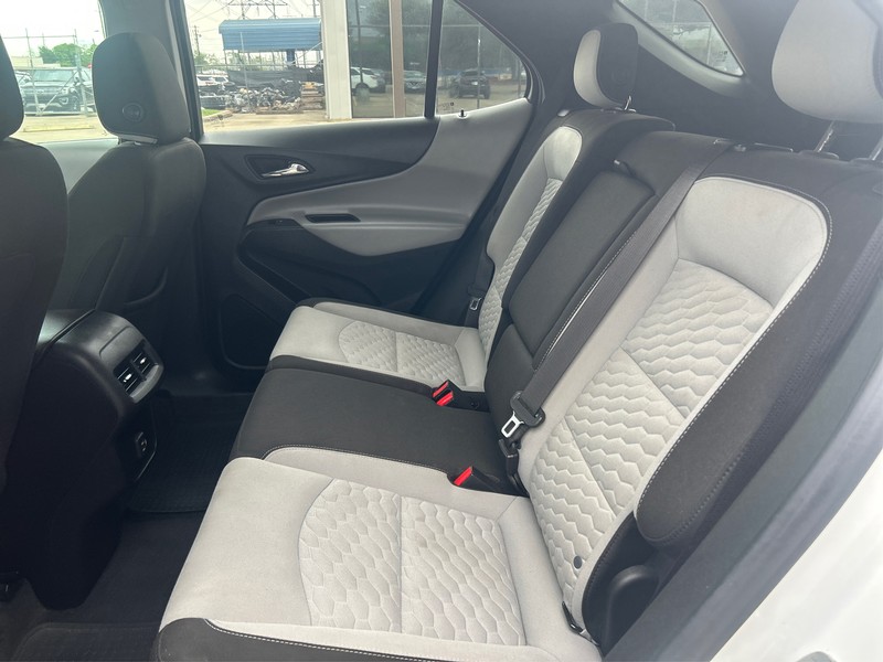 Chevrolet Equinox Vehicle Full-screen Gallery Image 10