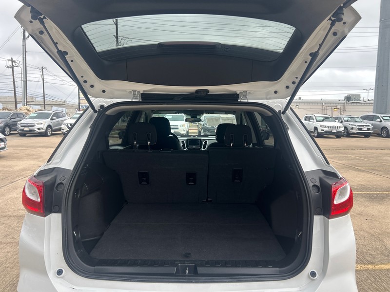 Chevrolet Equinox Vehicle Full-screen Gallery Image 11