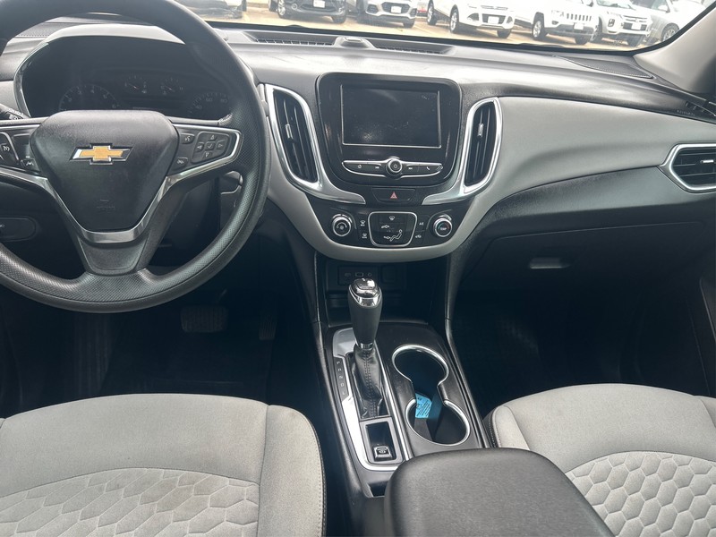 Chevrolet Equinox Vehicle Full-screen Gallery Image 12