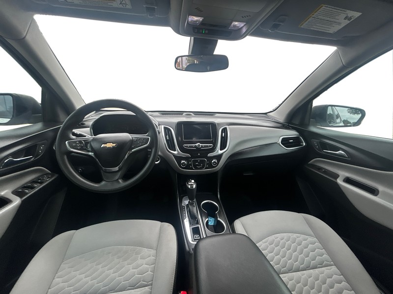Chevrolet Equinox Vehicle Full-screen Gallery Image 15