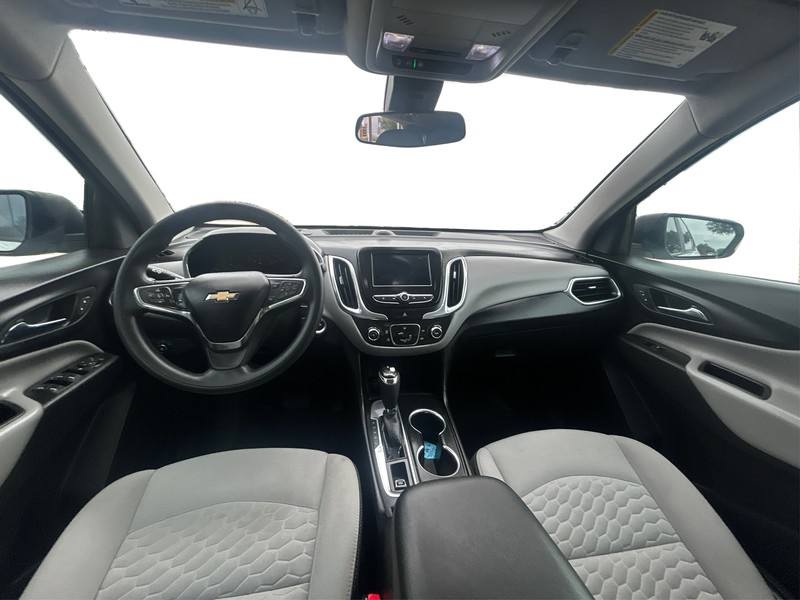 Chevrolet Equinox Vehicle Full-screen Gallery Image 16