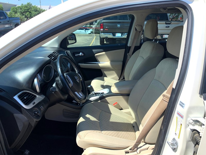 Dodge Journey Vehicle Full-screen Gallery Image 9