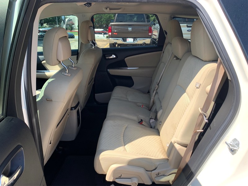 Dodge Journey Vehicle Full-screen Gallery Image 10