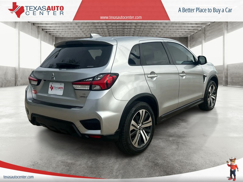 Mitsubishi Outlander Sport Vehicle Full-screen Gallery Image 7