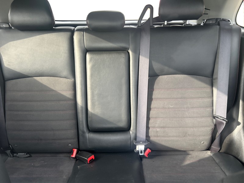 Mitsubishi Outlander Sport Vehicle Full-screen Gallery Image 13