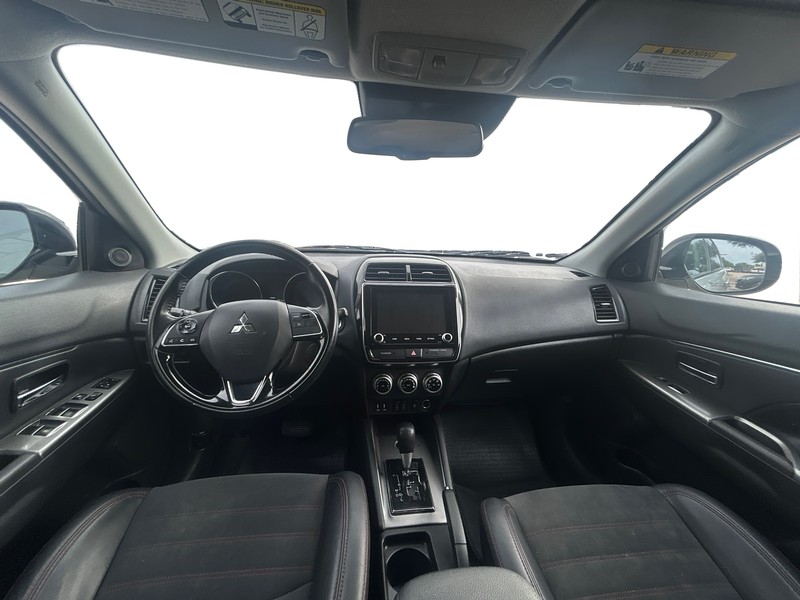 Mitsubishi Outlander Sport Vehicle Full-screen Gallery Image 15