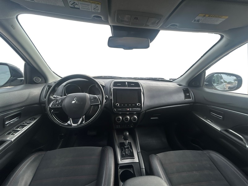 Mitsubishi Outlander Sport Vehicle Full-screen Gallery Image 16