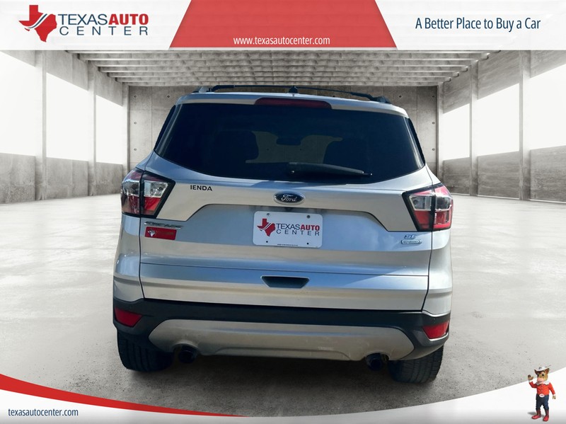 Ford Escape Vehicle Full-screen Gallery Image 6