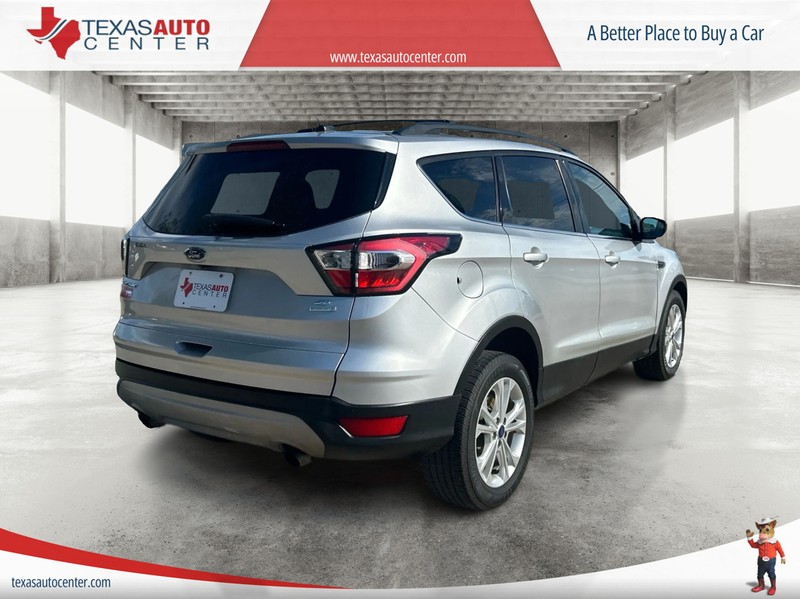Ford Escape Vehicle Full-screen Gallery Image 7