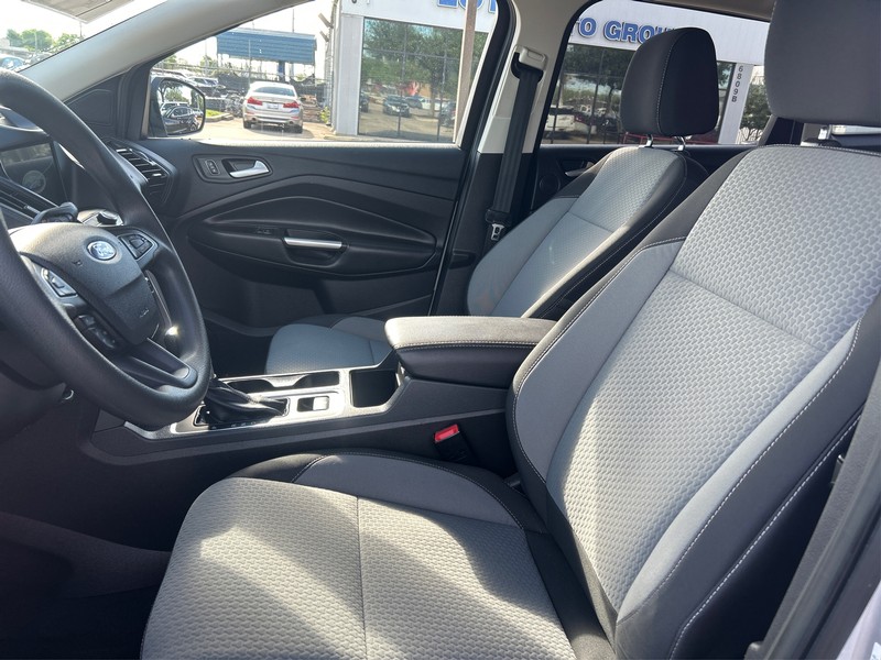 Ford Escape Vehicle Full-screen Gallery Image 9