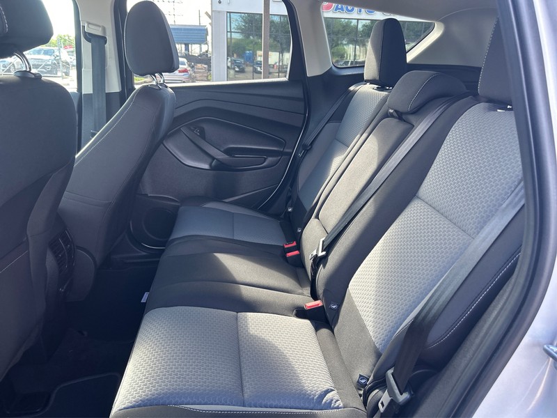 Ford Escape Vehicle Full-screen Gallery Image 10