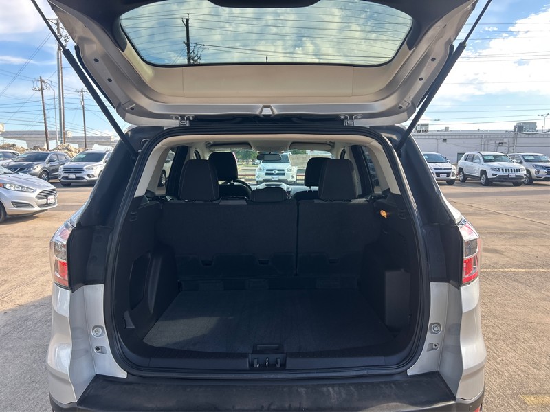 Ford Escape Vehicle Full-screen Gallery Image 11