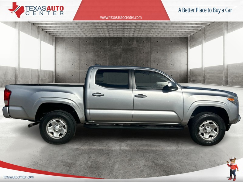 Toyota Tacoma Vehicle Full-screen Gallery Image 4
