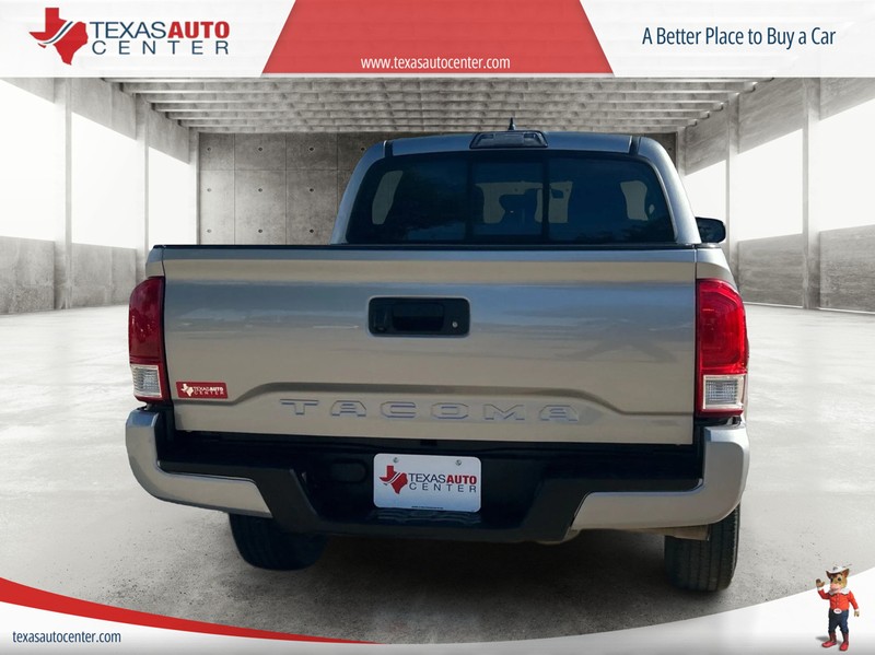 Toyota Tacoma Vehicle Full-screen Gallery Image 6