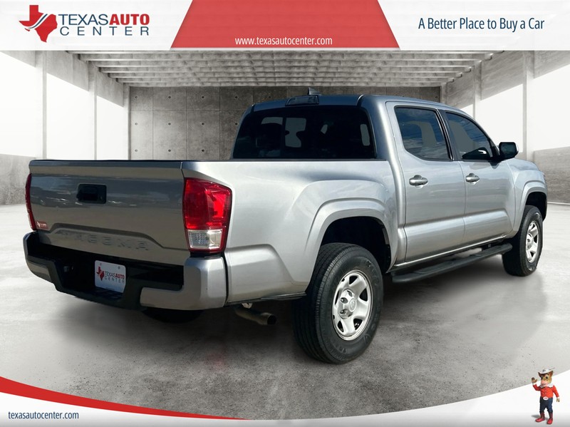 Toyota Tacoma Vehicle Full-screen Gallery Image 7