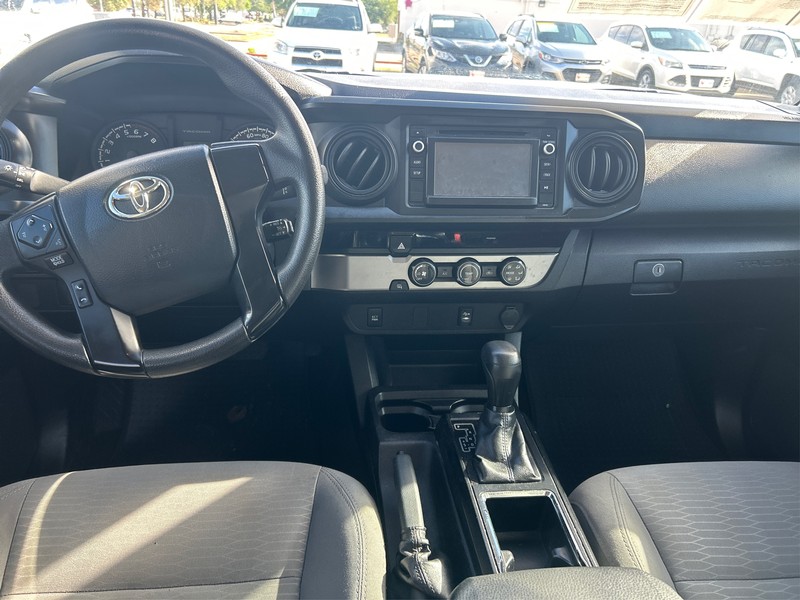 Toyota Tacoma Vehicle Full-screen Gallery Image 12