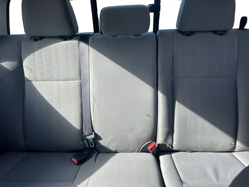 Toyota Tacoma Vehicle Full-screen Gallery Image 13