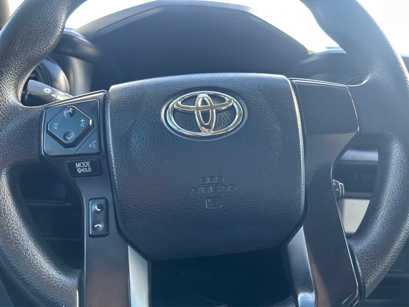 Toyota Tacoma Vehicle Full-screen Gallery Image 14