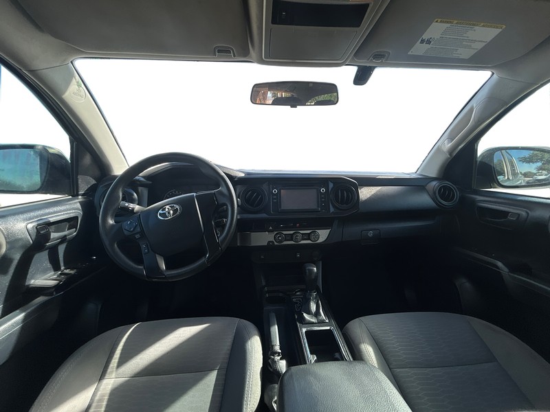 Toyota Tacoma Vehicle Full-screen Gallery Image 15