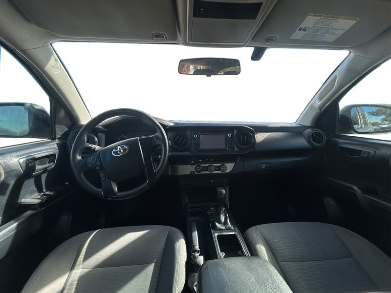 Toyota Tacoma Vehicle Full-screen Gallery Image 16