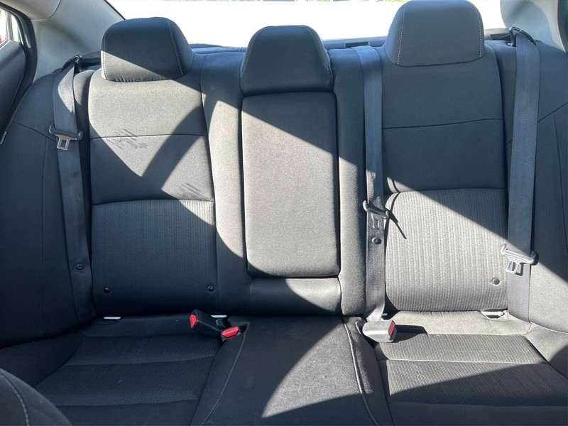 Nissan Altima Vehicle Full-screen Gallery Image 11