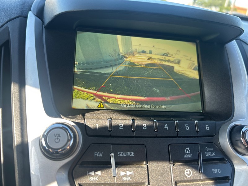 Chevrolet Equinox Vehicle Full-screen Gallery Image 17