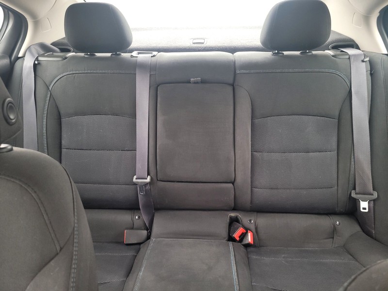 Chevrolet Cruze Vehicle Full-screen Gallery Image 12