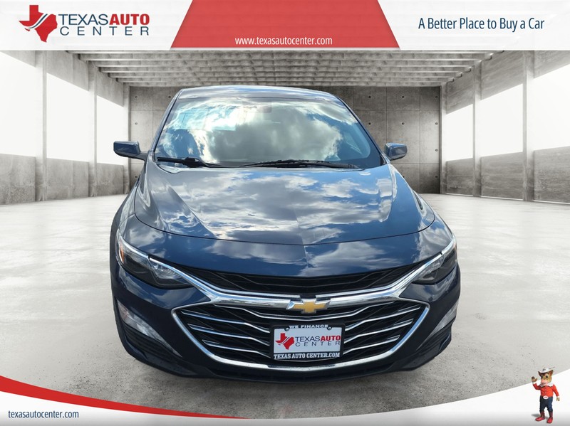 Chevrolet Malibu Vehicle Full-screen Gallery Image 3