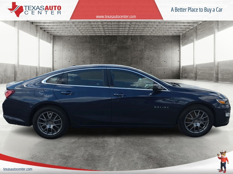 Chevrolet Malibu Vehicle Full-screen Gallery Image 4