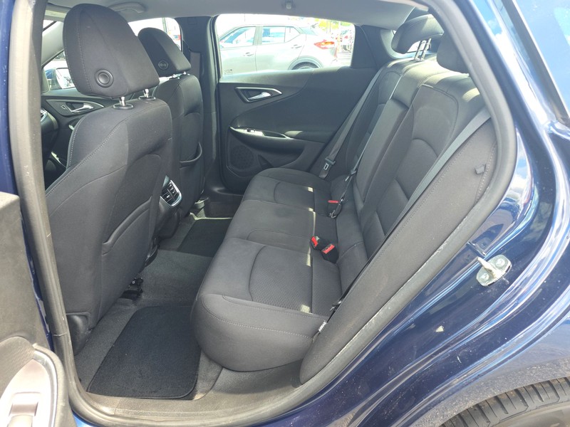 Chevrolet Malibu Vehicle Full-screen Gallery Image 10