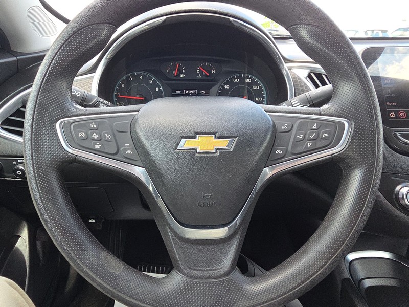 Chevrolet Malibu Vehicle Full-screen Gallery Image 13