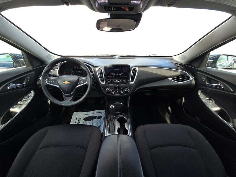 Chevrolet Malibu Vehicle Full-screen Gallery Image 14