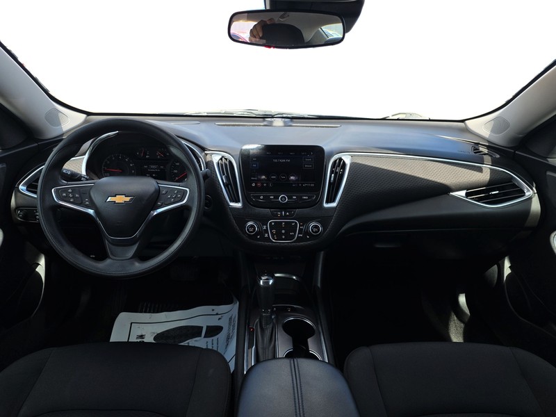 Chevrolet Malibu Vehicle Full-screen Gallery Image 15