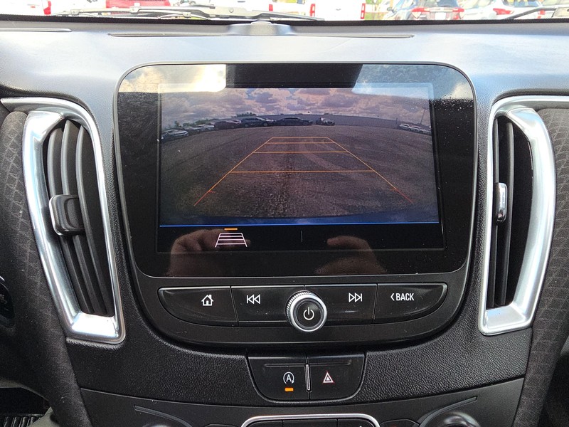 Chevrolet Malibu Vehicle Full-screen Gallery Image 16