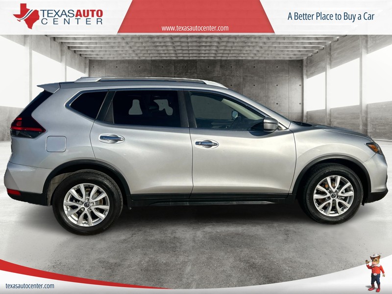 Nissan Rogue Vehicle Full-screen Gallery Image 4