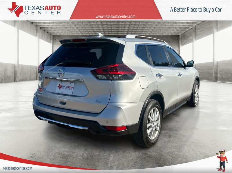 Nissan Rogue Vehicle Full-screen Gallery Image 6