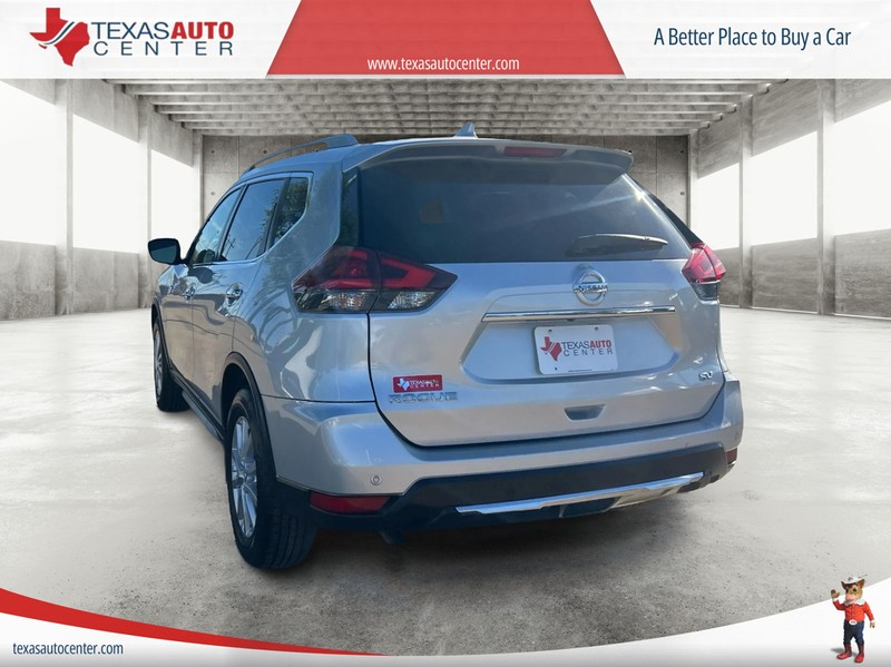 Nissan Rogue Vehicle Full-screen Gallery Image 7
