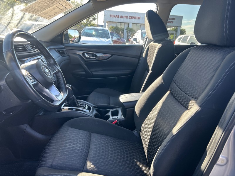 Nissan Rogue Vehicle Full-screen Gallery Image 8