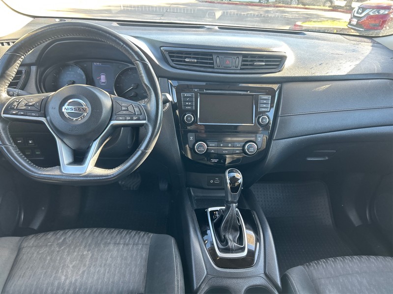 Nissan Rogue Vehicle Full-screen Gallery Image 11