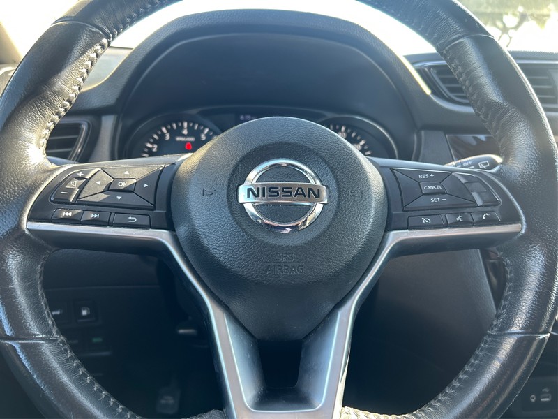 Nissan Rogue Vehicle Full-screen Gallery Image 13