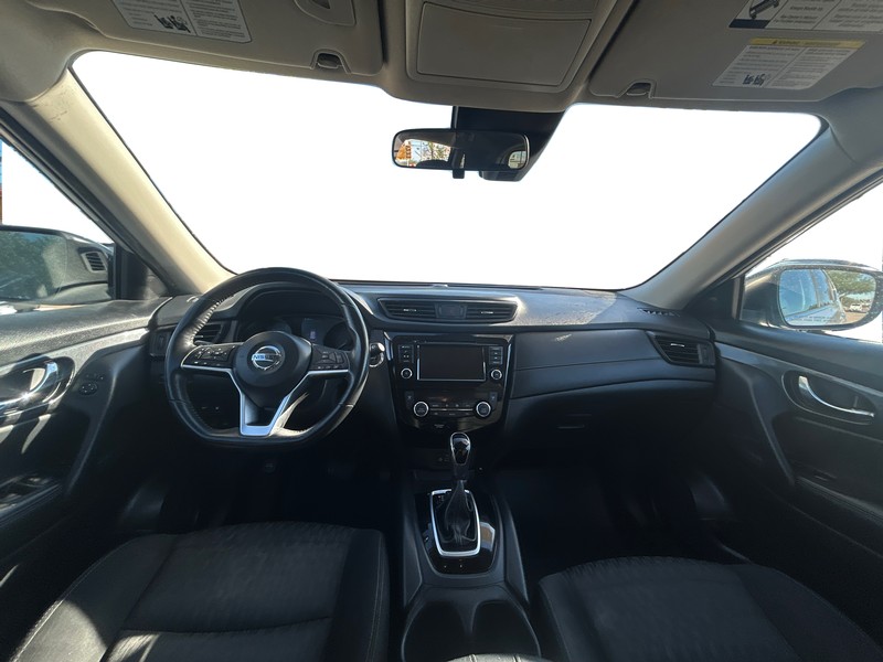 Nissan Rogue Vehicle Full-screen Gallery Image 14