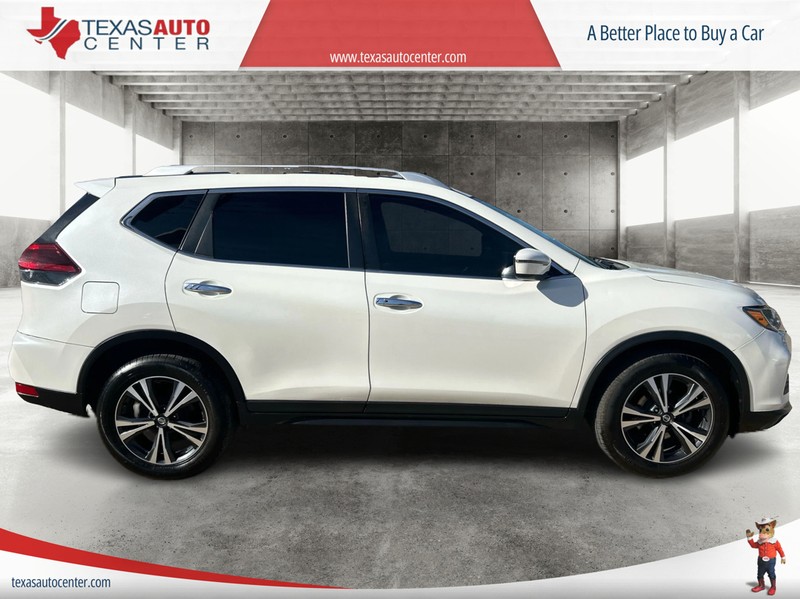 Nissan Rogue Vehicle Full-screen Gallery Image 4