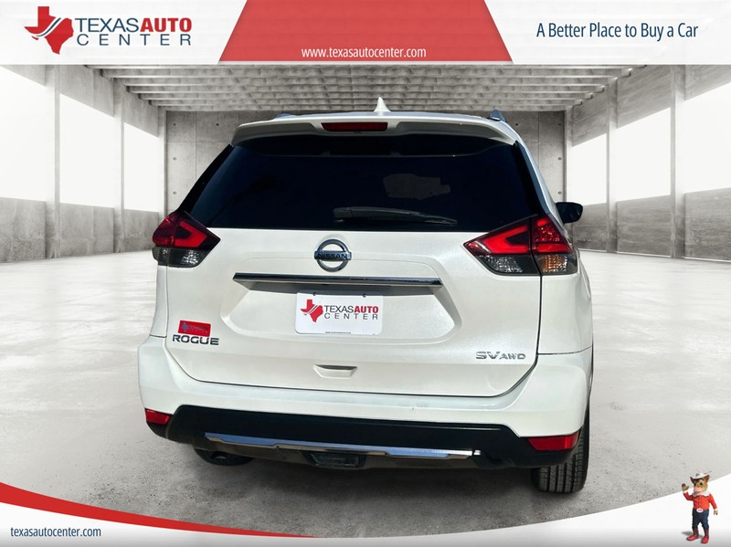 Nissan Rogue Vehicle Full-screen Gallery Image 6