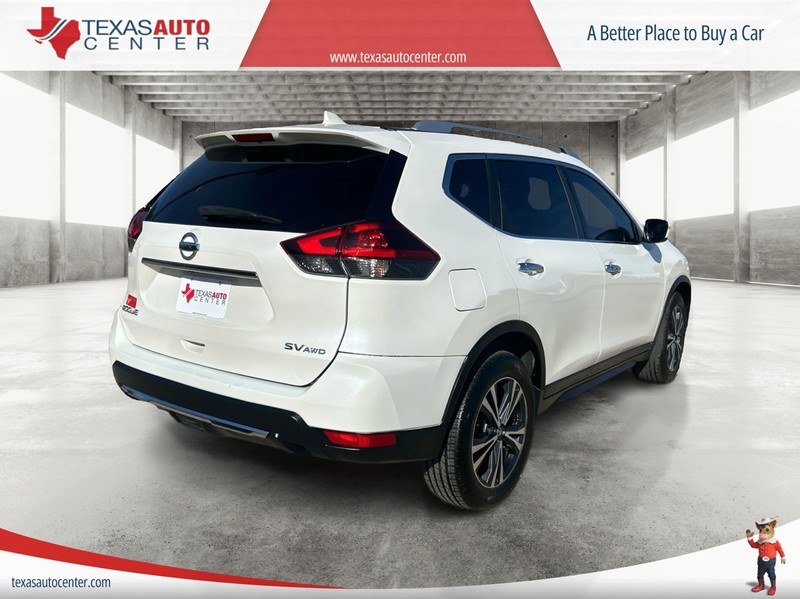 Nissan Rogue Vehicle Full-screen Gallery Image 7