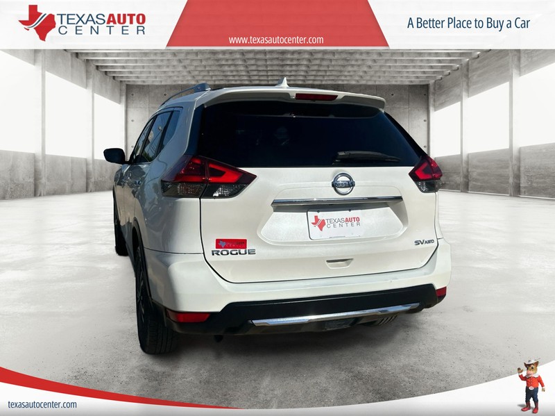 Nissan Rogue Vehicle Full-screen Gallery Image 8