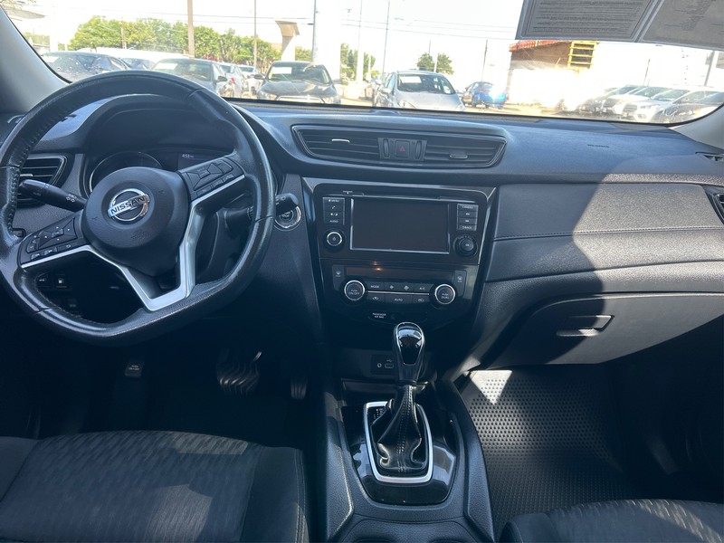 Nissan Rogue Vehicle Full-screen Gallery Image 12